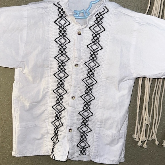 Mexican Kids guayabera - Picture 2 of 5